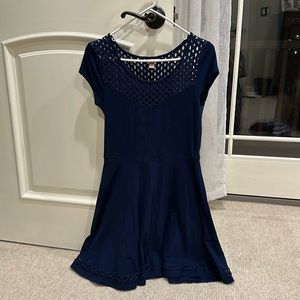 NAVY BLUE SHORT SLEEVE DRESS WITH LACE DETAIL